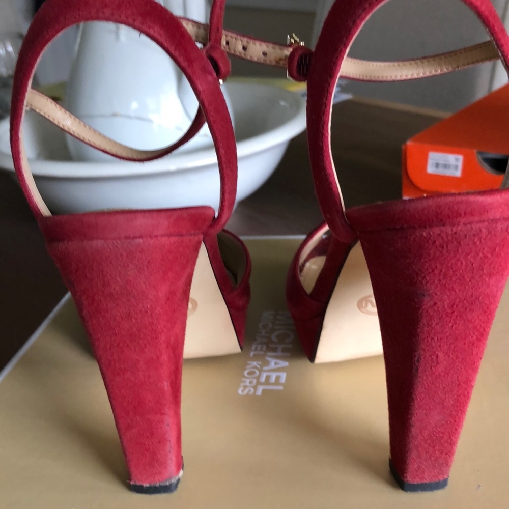 Shoes - Picture 5 of 6